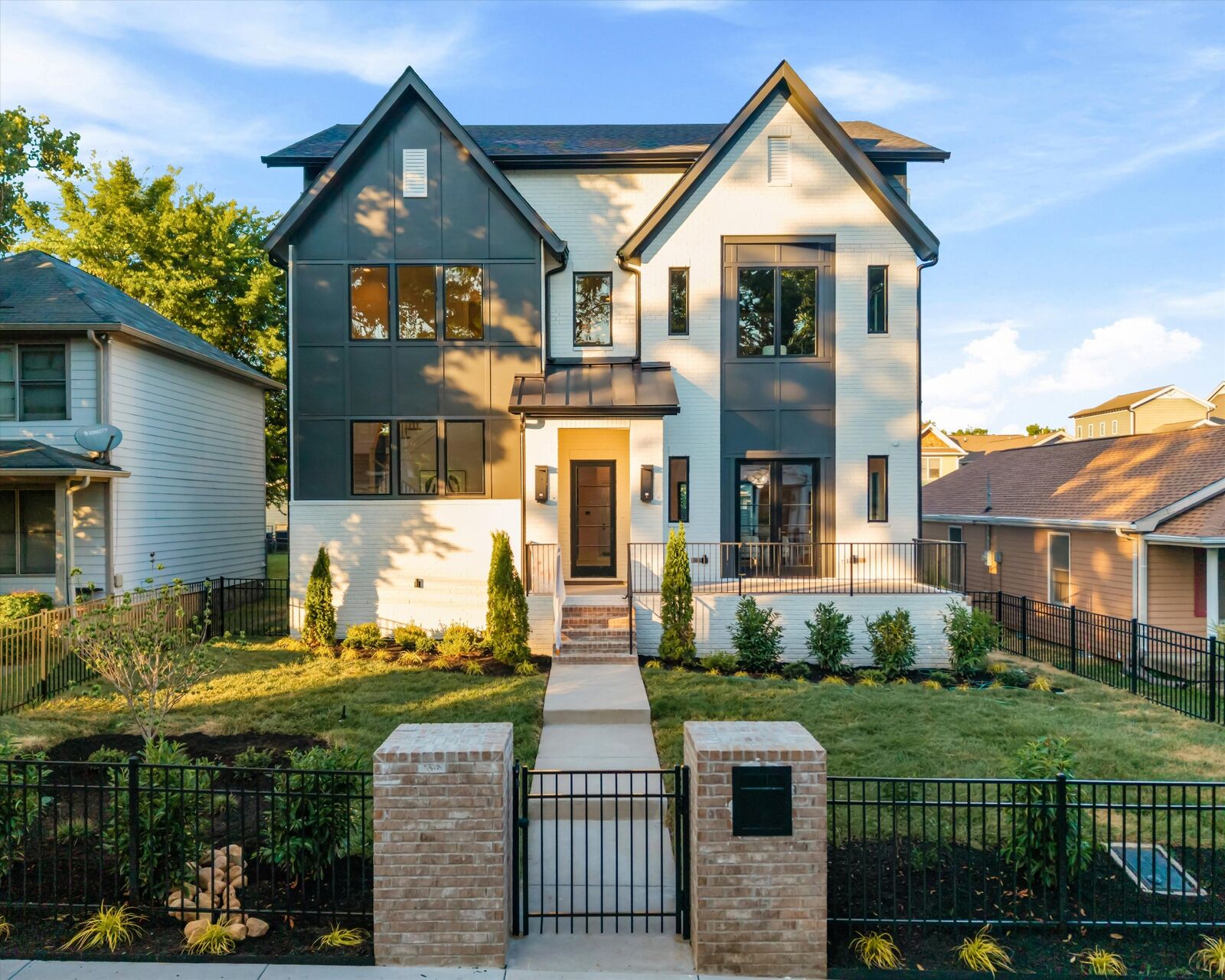Property Photo:  928 11th Ave N  TN 37208 