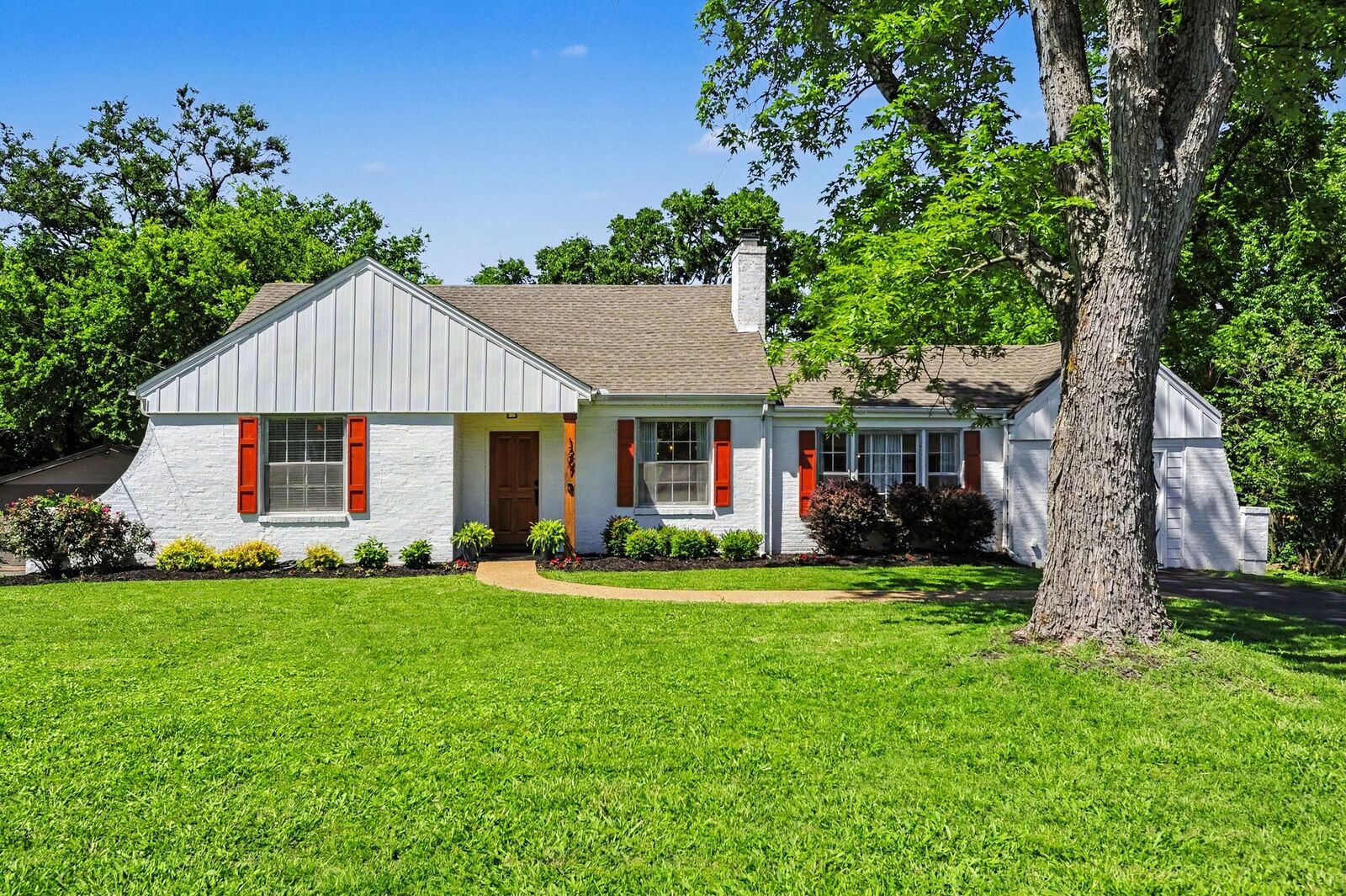 Property Photo:  1207 Kenwood Dr  TN 37216 