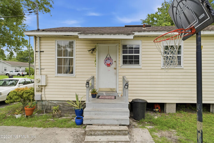 Property Photo:  4815 Louisa Terrace  FL 32205 