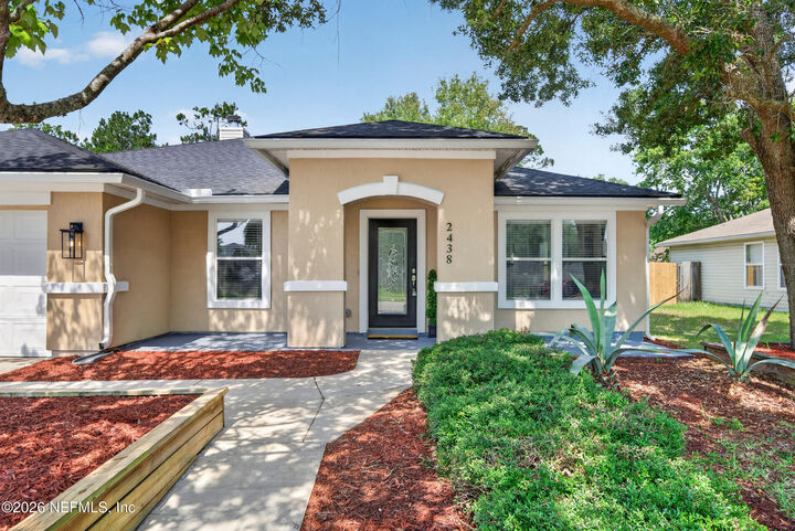 Property Photo: 2438 Tyson Lake Drive FL 32221