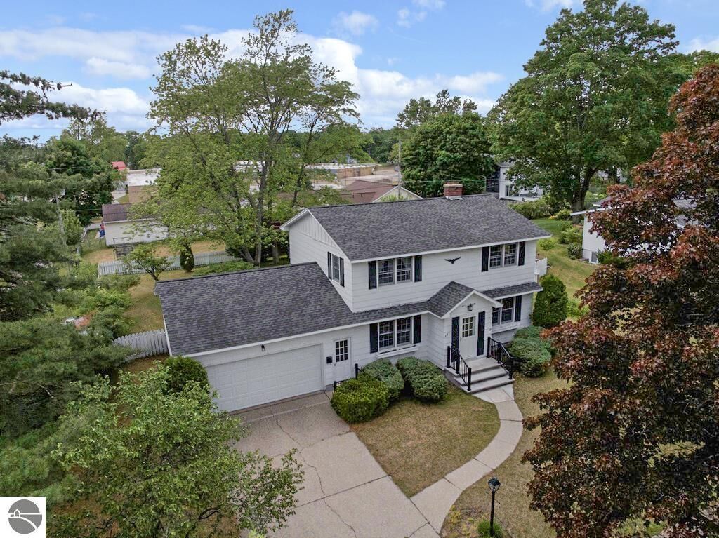 Property Photo:  424 Crestview Place  MI 49601 
