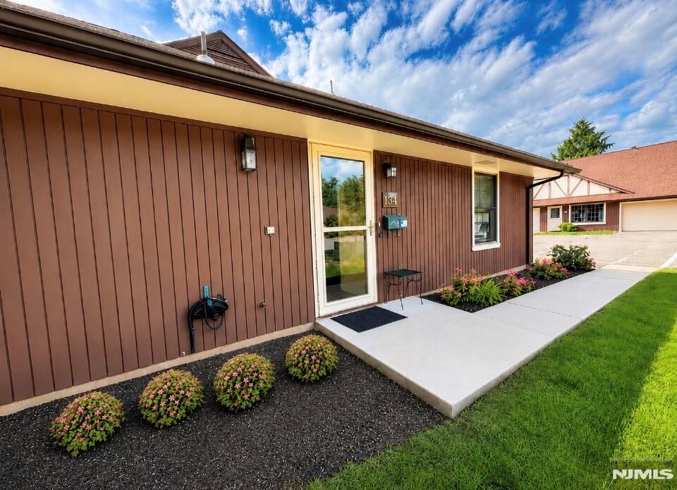 Property Photo:  13-4 Tamaron Drive 13-4  NJ 07463 