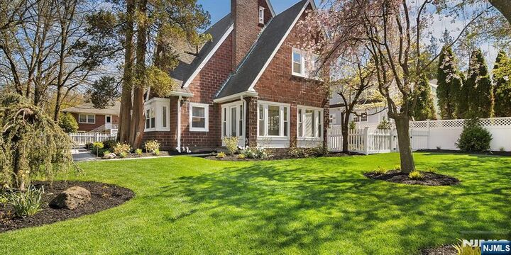 Property Photo:  206 Lakeview Avenue  NJ 07605 