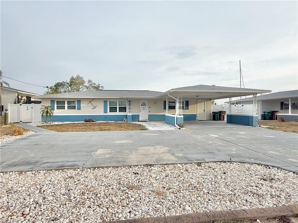 Property Photo:  1730 Bikini Ct 1  FL 33904 