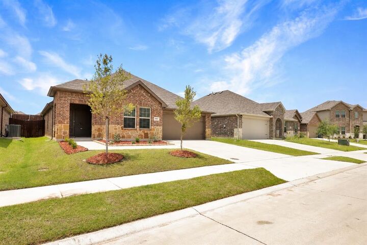 Property Photo:  2907 Hadley Drive  TX 75119 