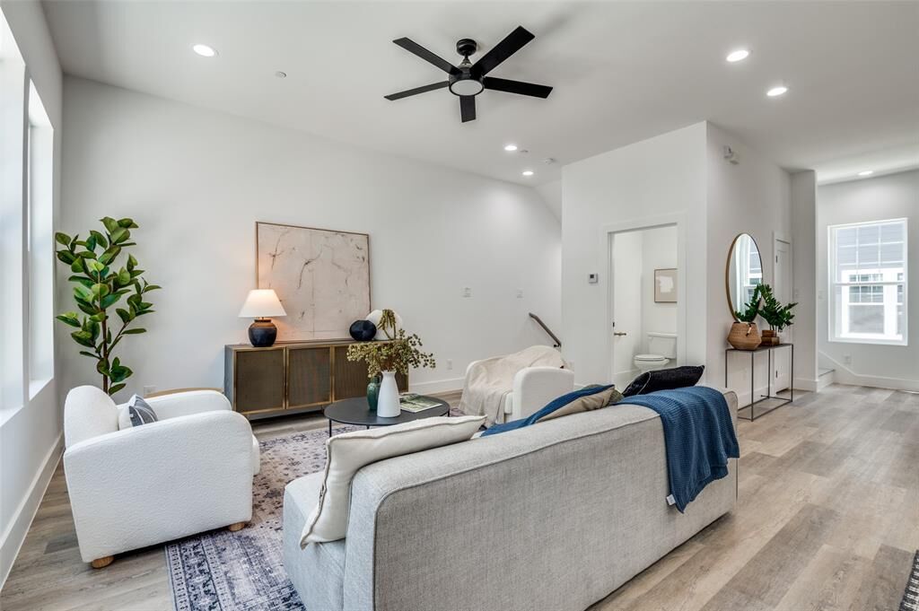 Property Photo: 631 N Tyler Street 401 TX 75208