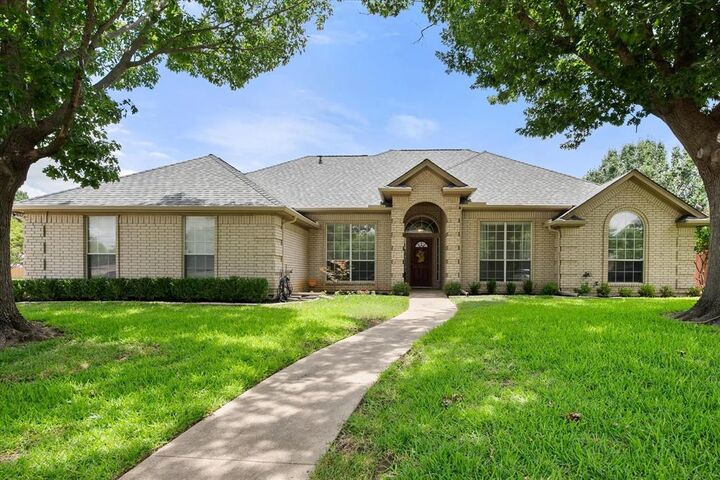 Property Photo: 2212 Nugent Drive TX 76063