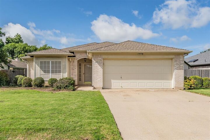Property Photo: 5814 Rock Meadow Trail TX 76017