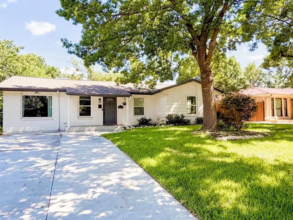 Property Photo: 2227 Cambridge Drive TX 75061