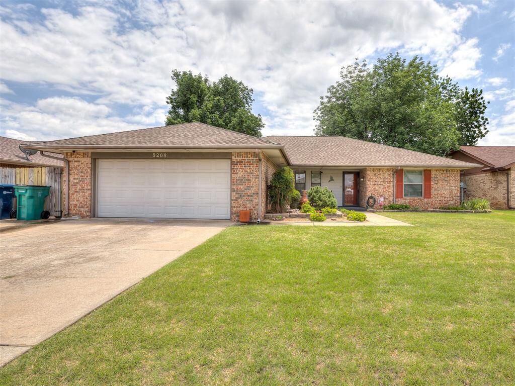 Property Photo: 8208 NW 118th Street OK 73162