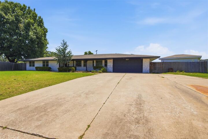Property Photo: 1637 Pecan Avenue OK 73072