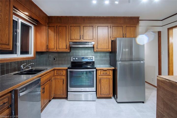 Property Photo: 11 Lombardy Court Upper Unit ON N2M 1W8