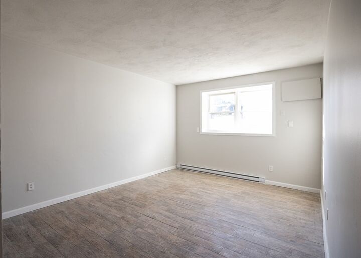 Property Photo: 5 Beaver Park Rd 5 MA 01702