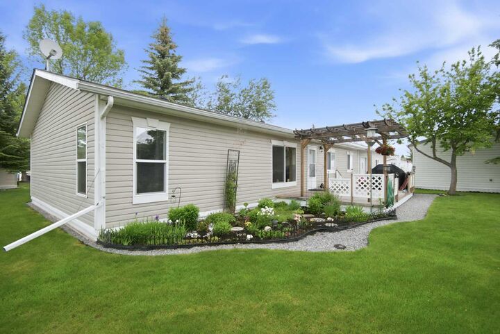 Property Photo:  4919 Doncaster Avenue  AB T4R 2Z8 