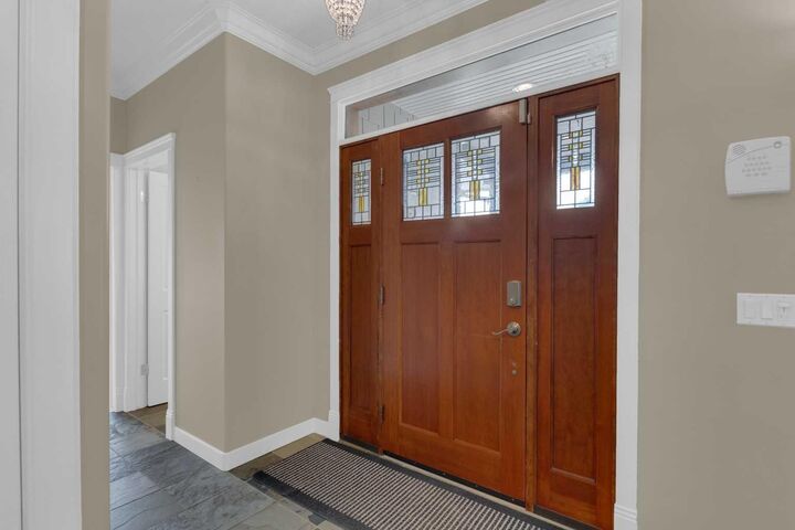 Property Photo:  8 Bridle Estates Manor SW  AB T2Y 4H4 