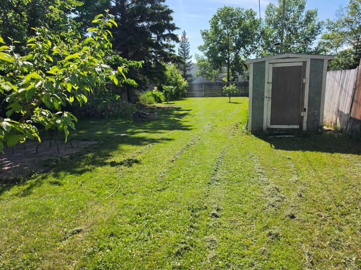 Property Photo: 11316 97 Street AB T8V 3M9