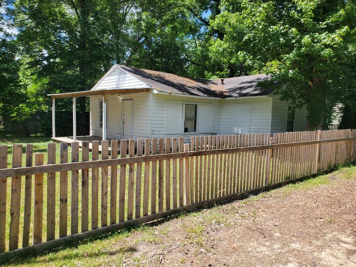 Property Photo:  209 N Prairie St  LA 71446 