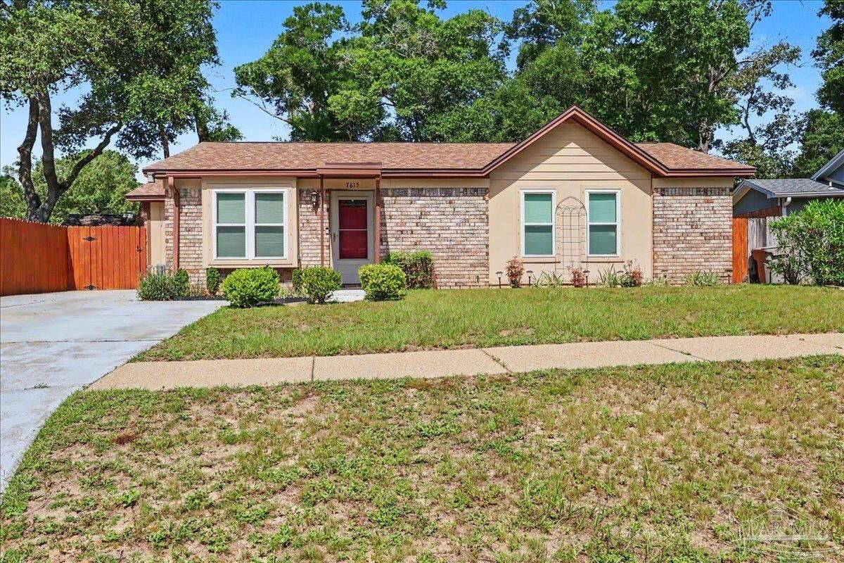 Property Photo: 7815 Oak Forest Pl FL 32514