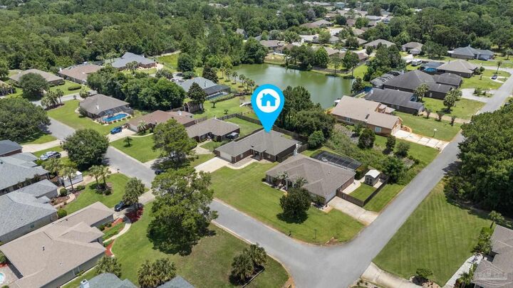 Property Photo: 2704 Creeks Edge Ln FL 32566