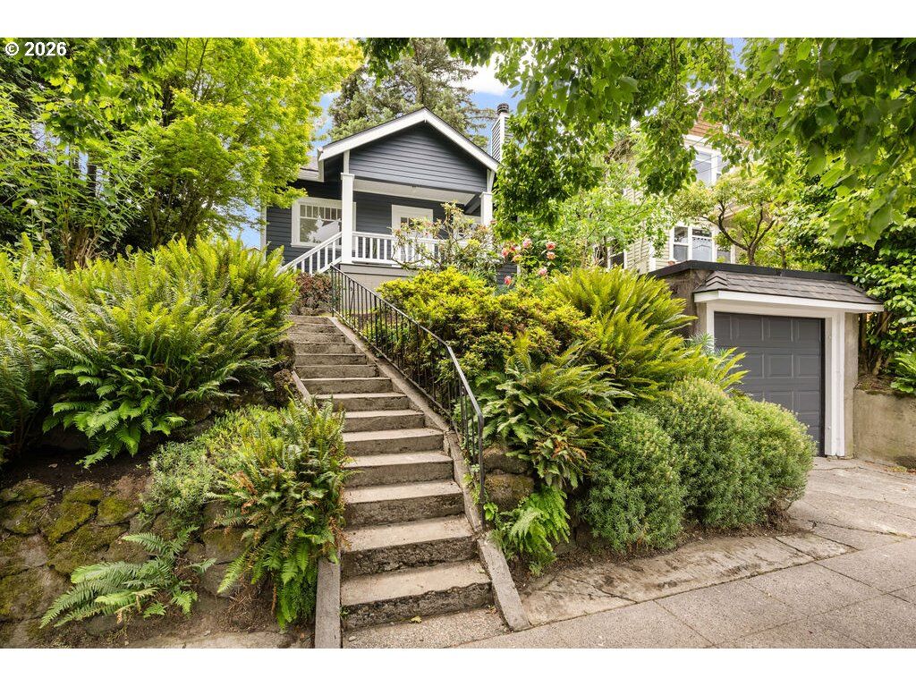 Property Photo:  2440 NW Raleigh St  OR 97210 