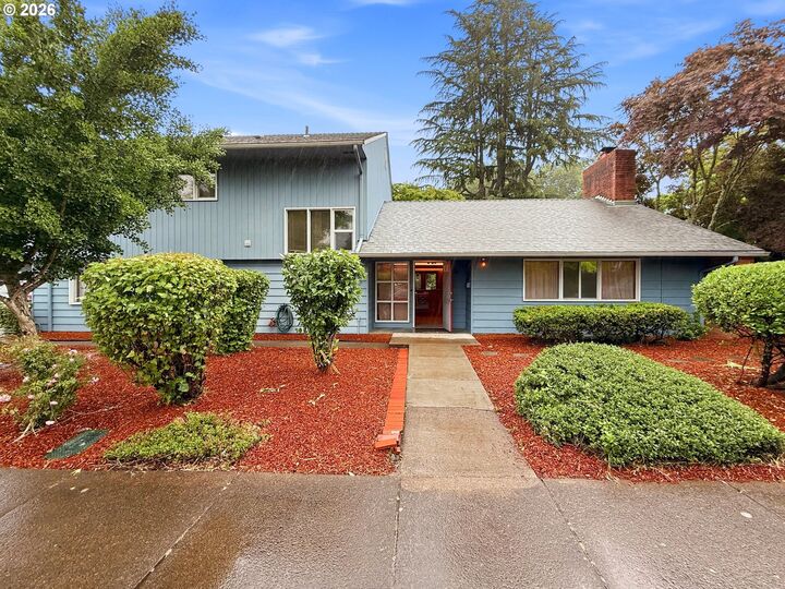 Property Photo: 625 NW 36th St OR 97330