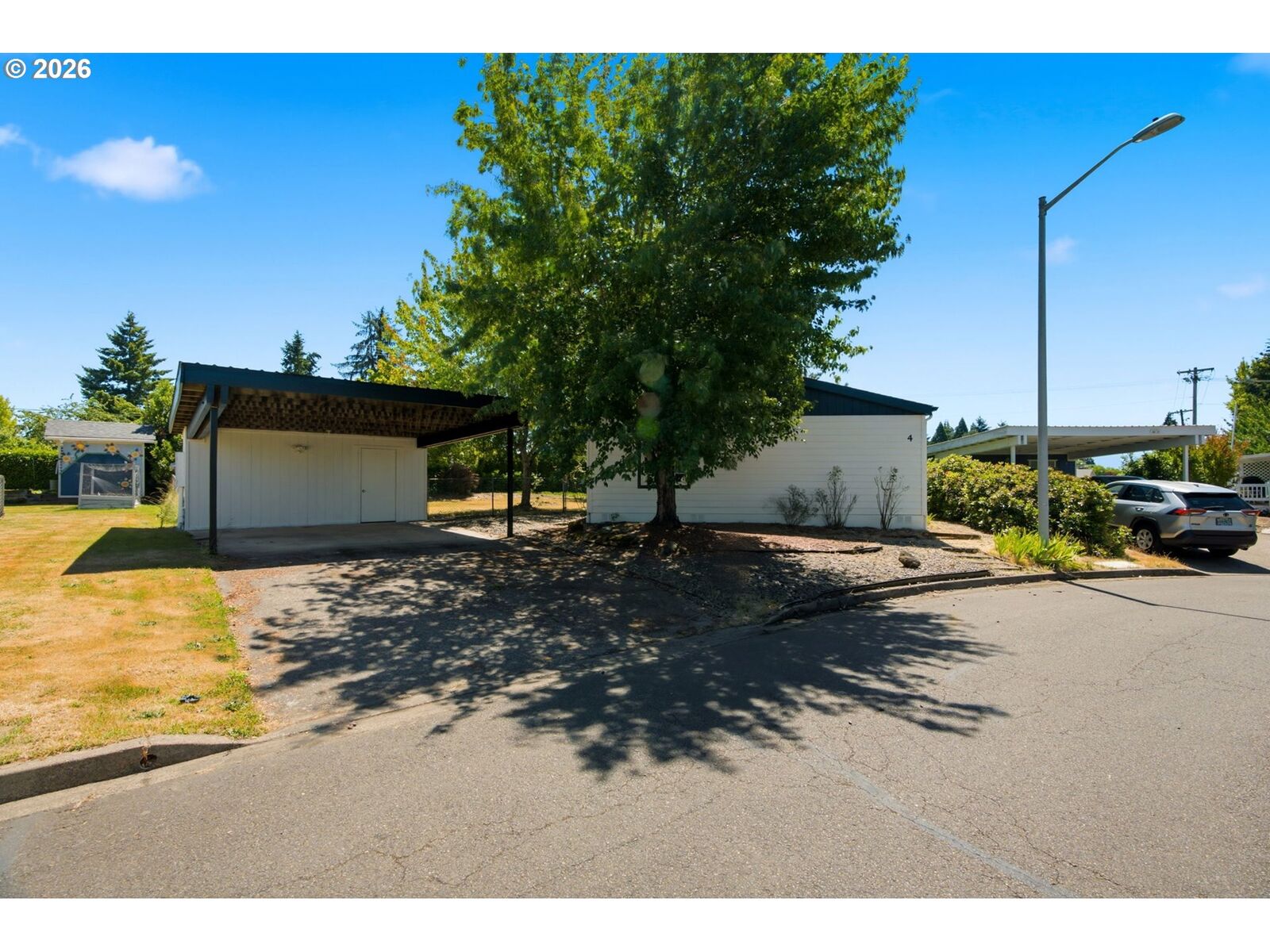 Property Photo: 655 NE Burnett Rd 4 OR 97128