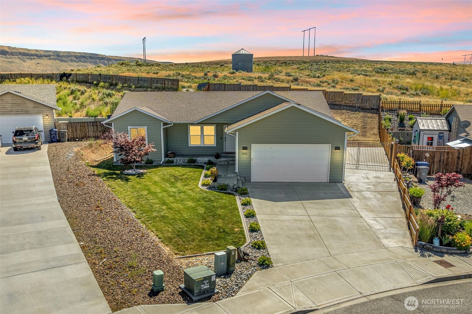Property Photo:  2691  Semolina Loop  WA 98802 