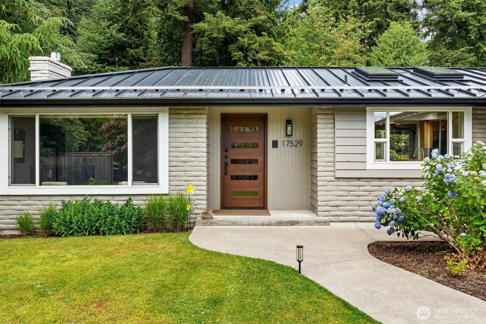Property Photo: 17529 93rd Avenue NE WA 98011
