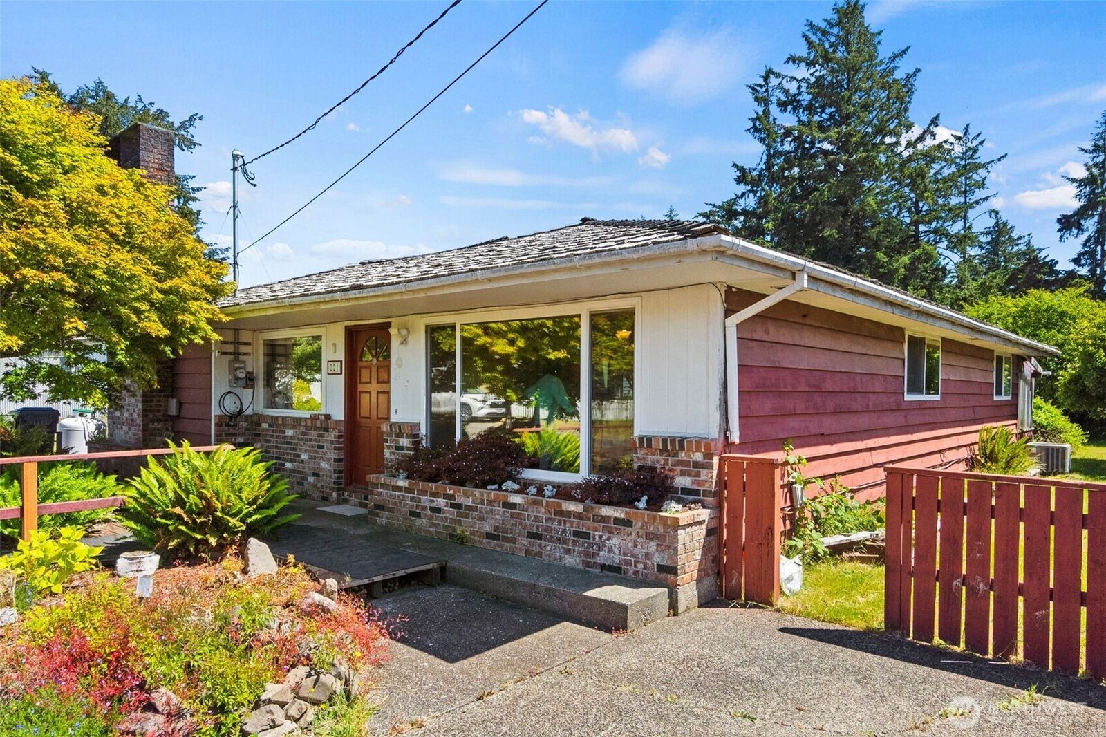 Property Photo: 221 W Hunley WA 98595