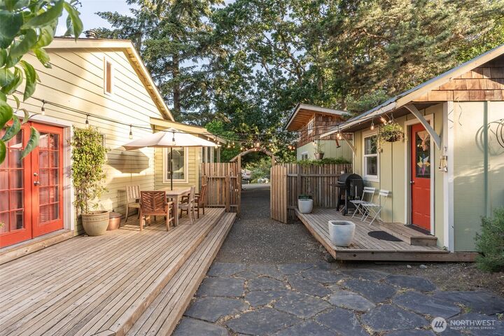 Property Photo:  714  20th Street  WA 98368 