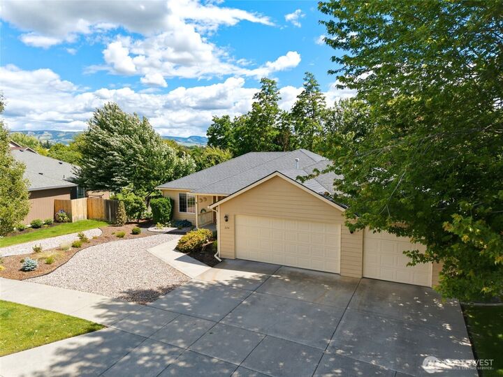 Property Photo: 224 Austin Street WA 99362
