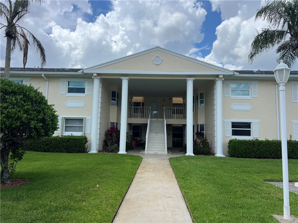Property Photo: 379 N Grove Isle Circle 379 FL 32962