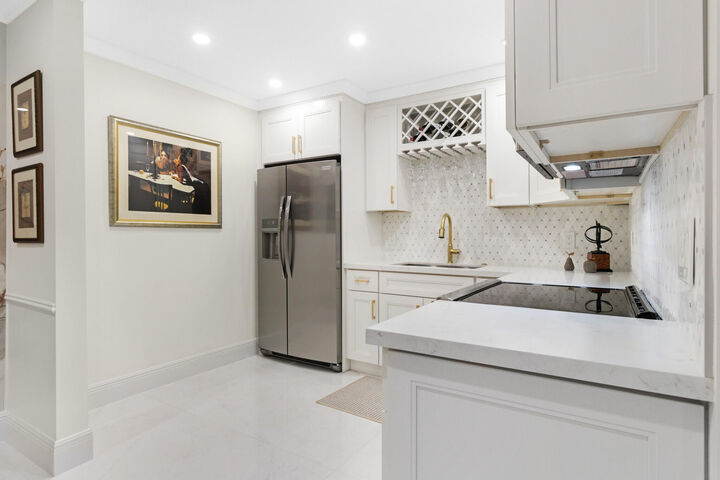 Property Photo: 6213 Bay Club Drive 4 FL 33308