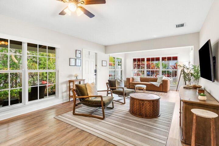 Property Photo: 617 NE 9th Avenue 71 FL 33304