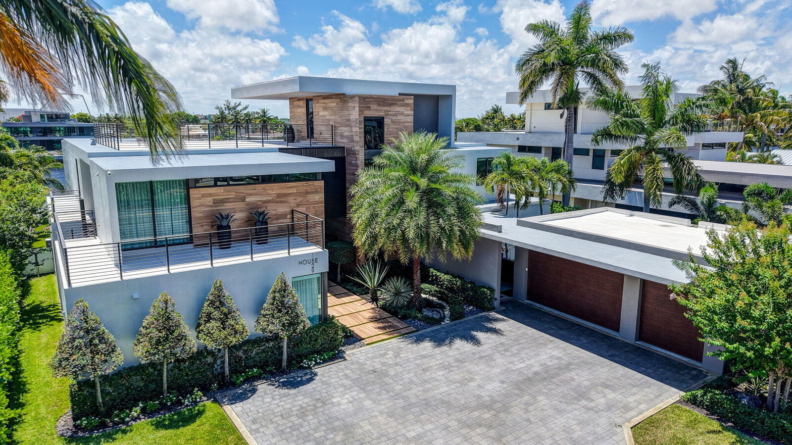 Property Photo:  1529 Middle River Drive  FL 33304 