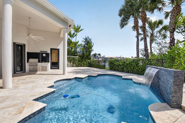 Property Photo: 17921 Villa Club Way FL 33496