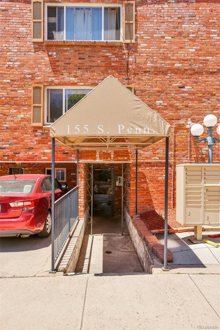 Property Photo: 155 S Pennsylvania Street 202 CO 80209