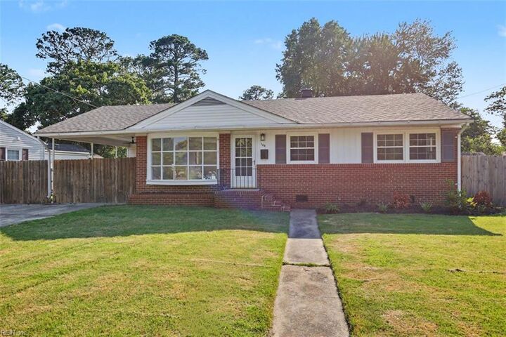 Property Photo: 129 Lynnhaven Dr VA 23666