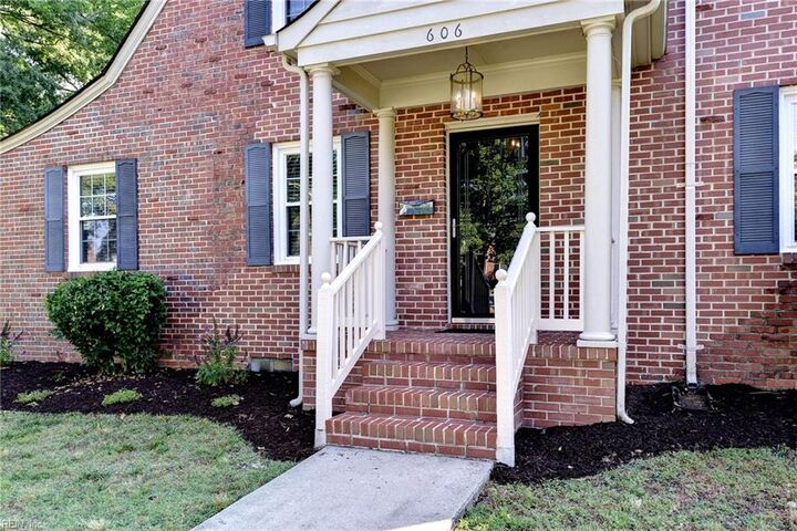 Property Photo: 606 River Rd VA 23601
