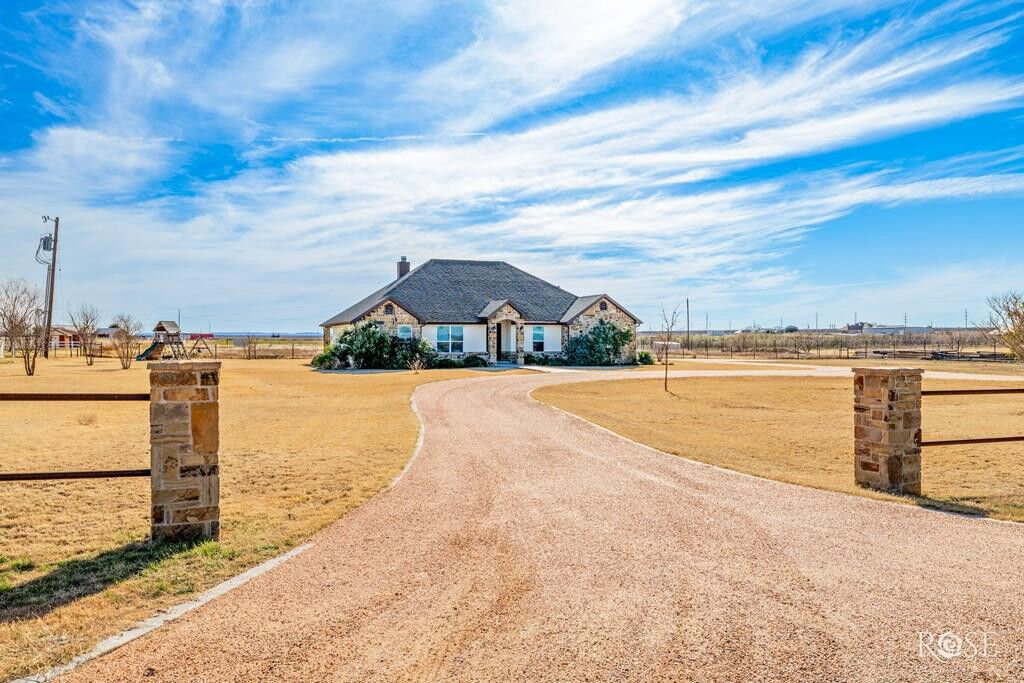 Property Photo:  705 W Ratliff Road  TX 76904 