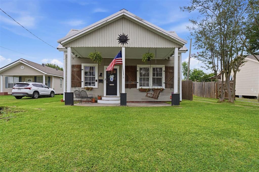 Property Photo:  735 Clarence Street  LA 70601 