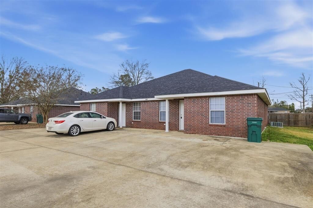 Property Photo: 589 N Perkins Ferry Road N B LA 70611