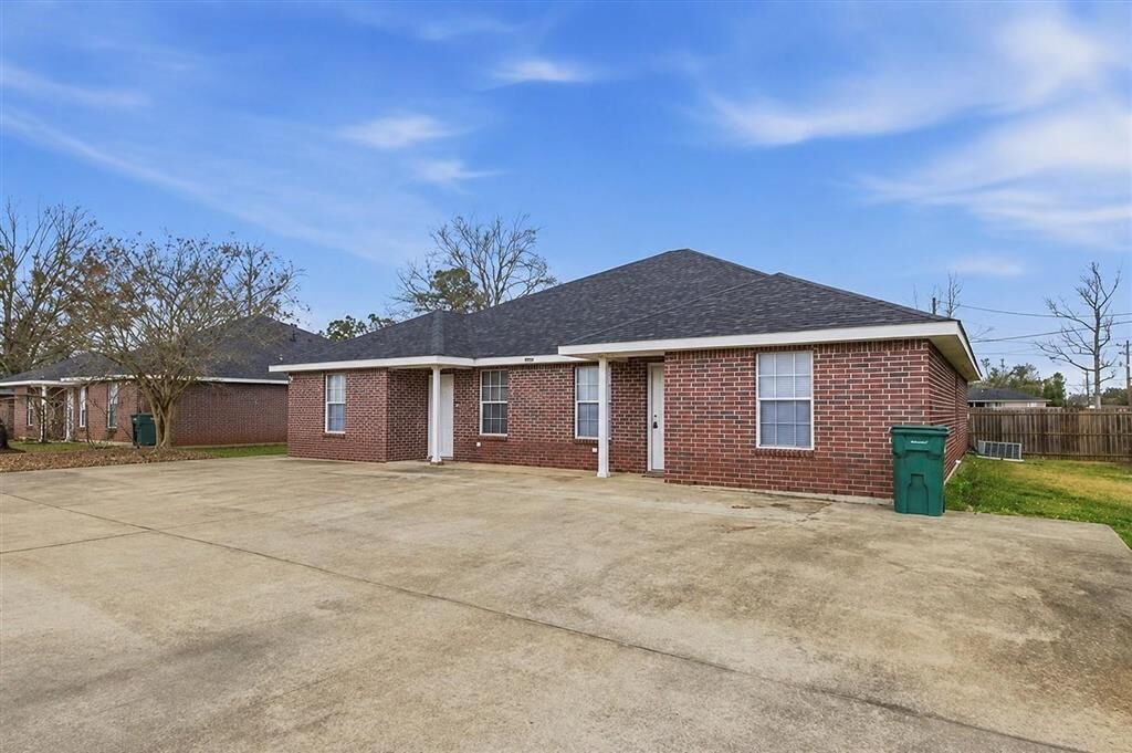 Property Photo: 589 N Perkins Ferry Road N B LA 70611
