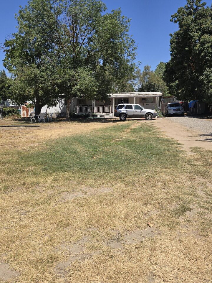 Property Photo: 27388 Rd 148 CA 93292
