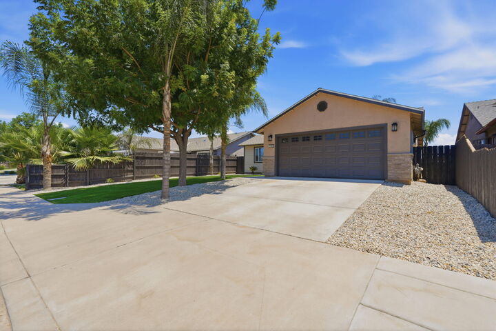 Property Photo: 31086 Wolf Street CA 93291