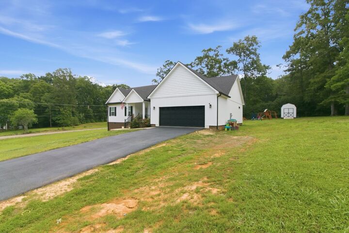Property Photo: 33 King Arthur Dr TN 38242