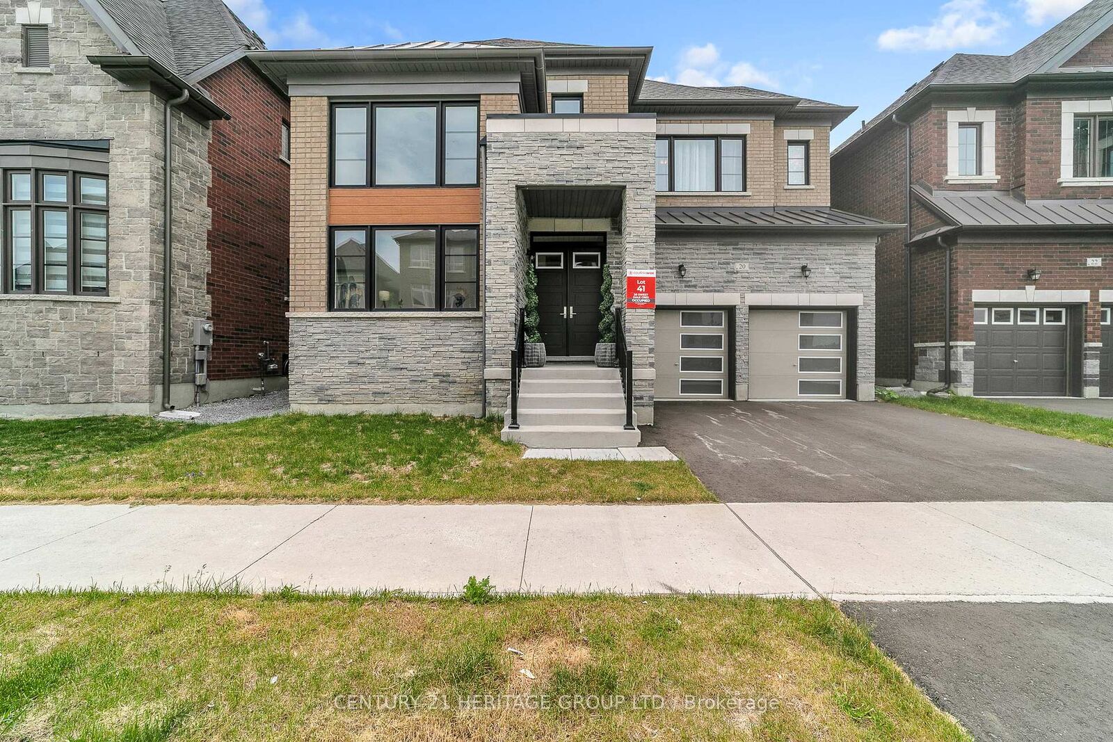 Property Photo:  20 Sweet Gale Crescent  ON L4E 1K1 