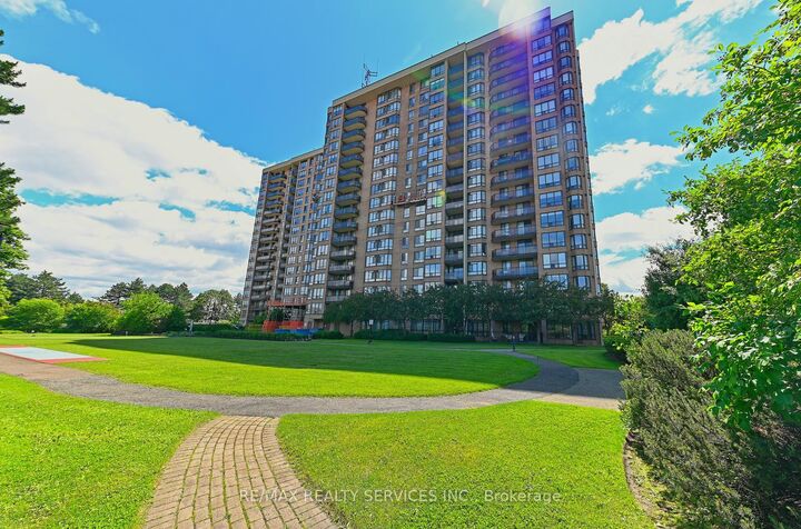 Property Photo: 20 Cherrytree Drive 905 ON L6Y 3V1