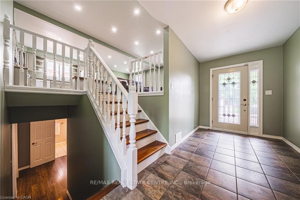 Property Photo:  27 Ludlow Crescent  ON N3P 1V2 