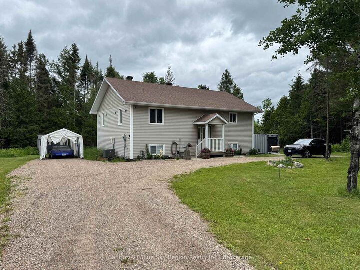 2161 Papineau Road — photo 1
